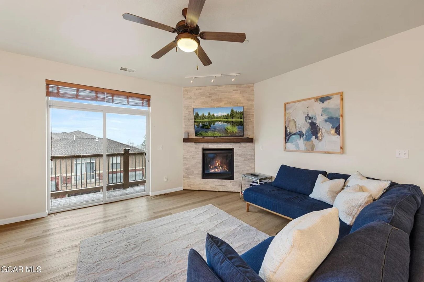 Fraser Apartment: 175 Spinner Ct
