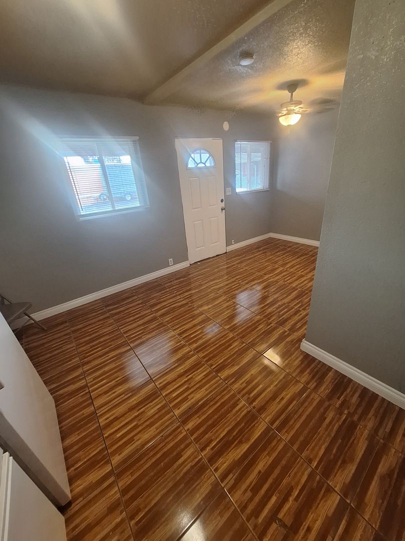 Eaton Apartment: 570 Oak Ave