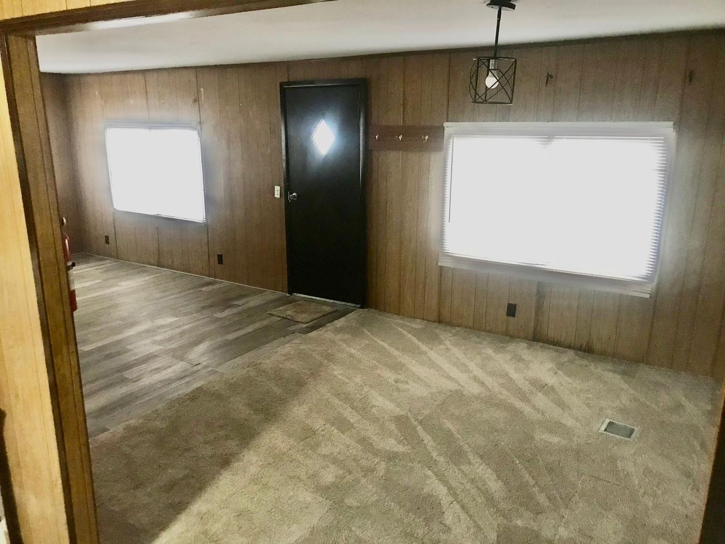 Eaton Apartment: 570 Oak Ave