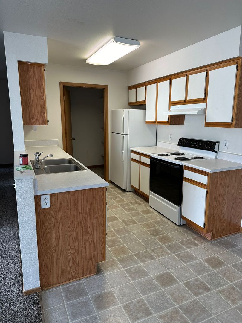 Burlington Apartment: 2665 Senter Ave