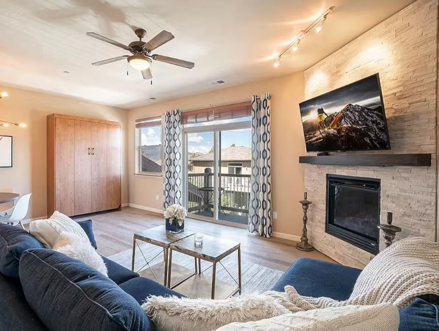 Fraser Apartment: 175 Spinner Ct