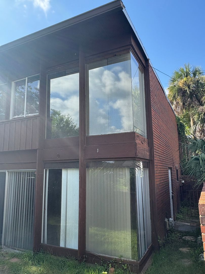 Tallahassee House: 220-1 Belmont Road