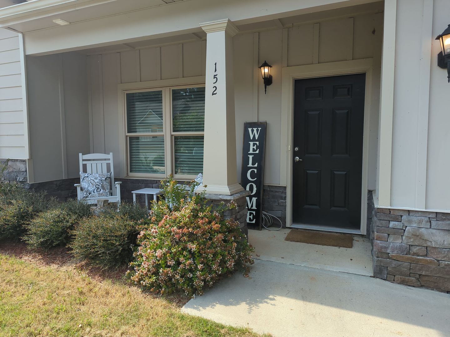 Beautiful 2 Bedroom 2 Bath in Oakwood Subdivision 