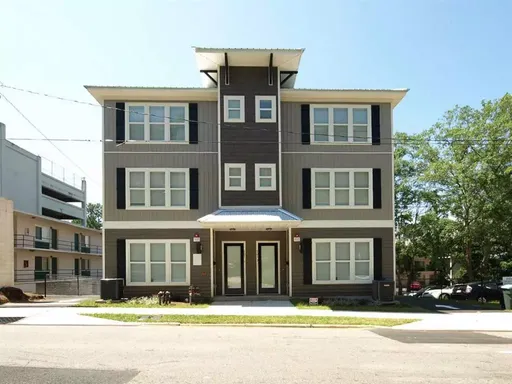 Current Tenant add on. Do not apply unless you are with current group! – photo 1
