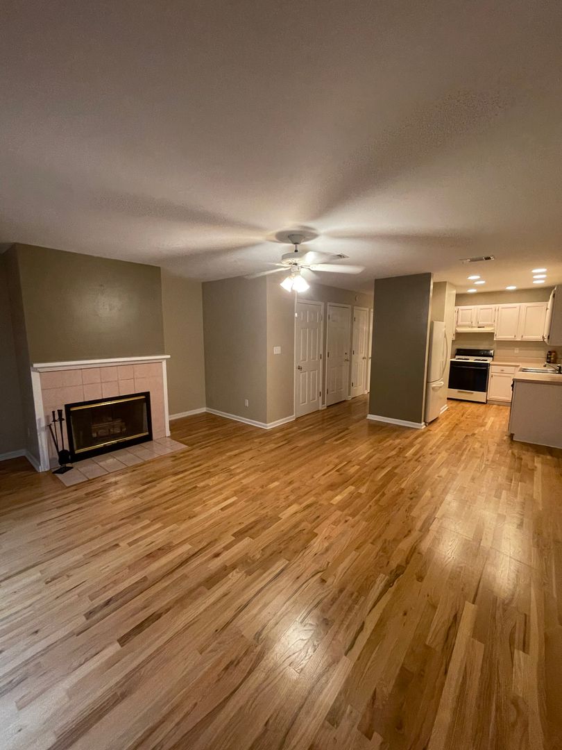 Tallahassee House: 520 Collinsford Road #2