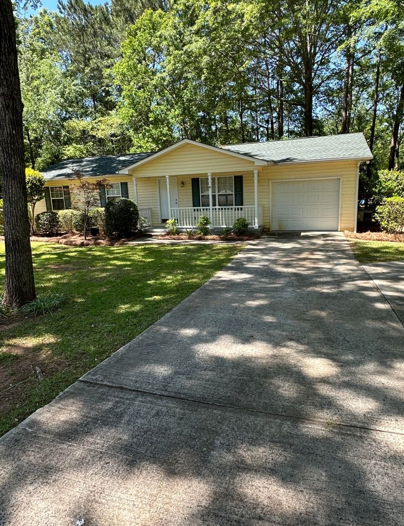 Milledgeville House: 144 Pennington Road NW
