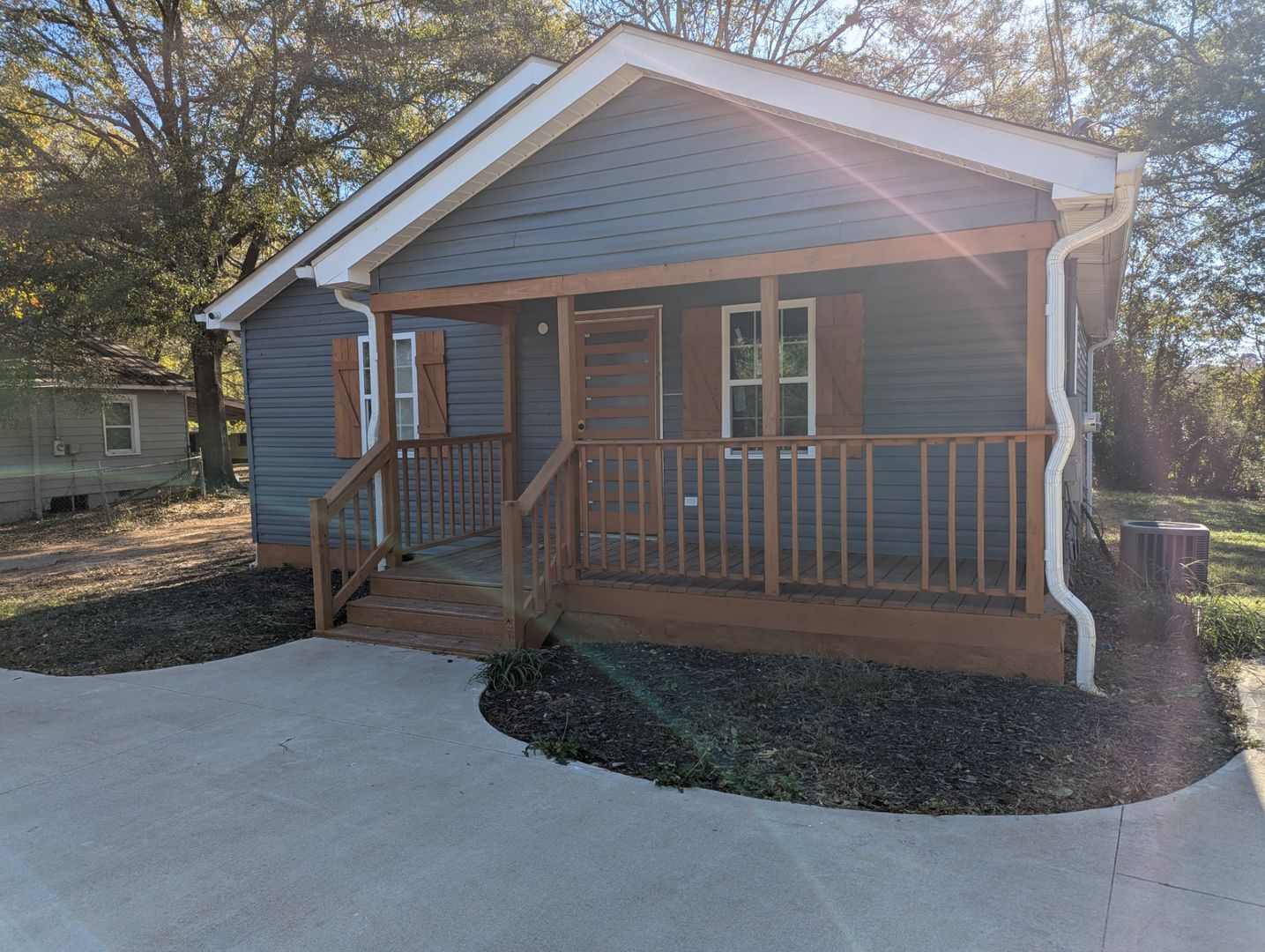 Milledgville House: 112 Scott Hill St