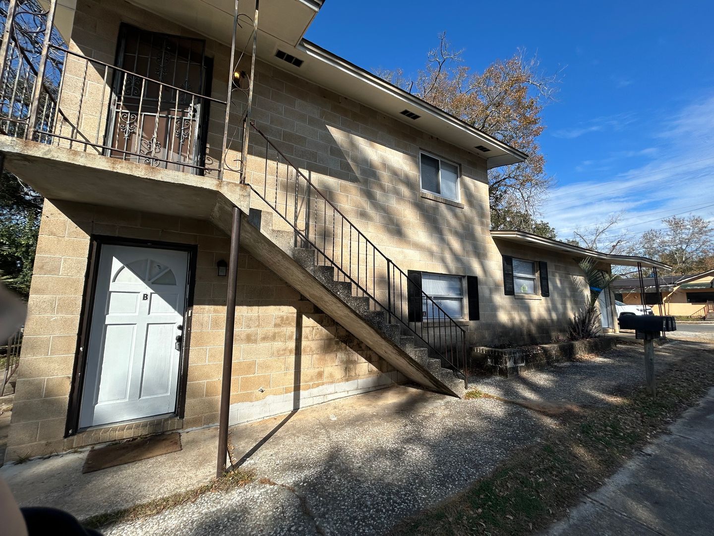 Tallahassee Apartment: 2150 Saxon