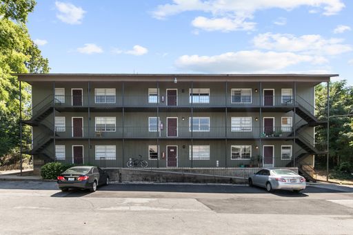 Magnolia Court - 1 Bedroom / 1 Bathroom – photo 1
