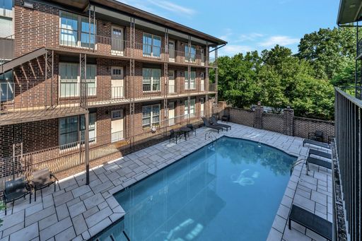 Melrose Place - 2 Bedroom / 1 Bathroom – photo 1
