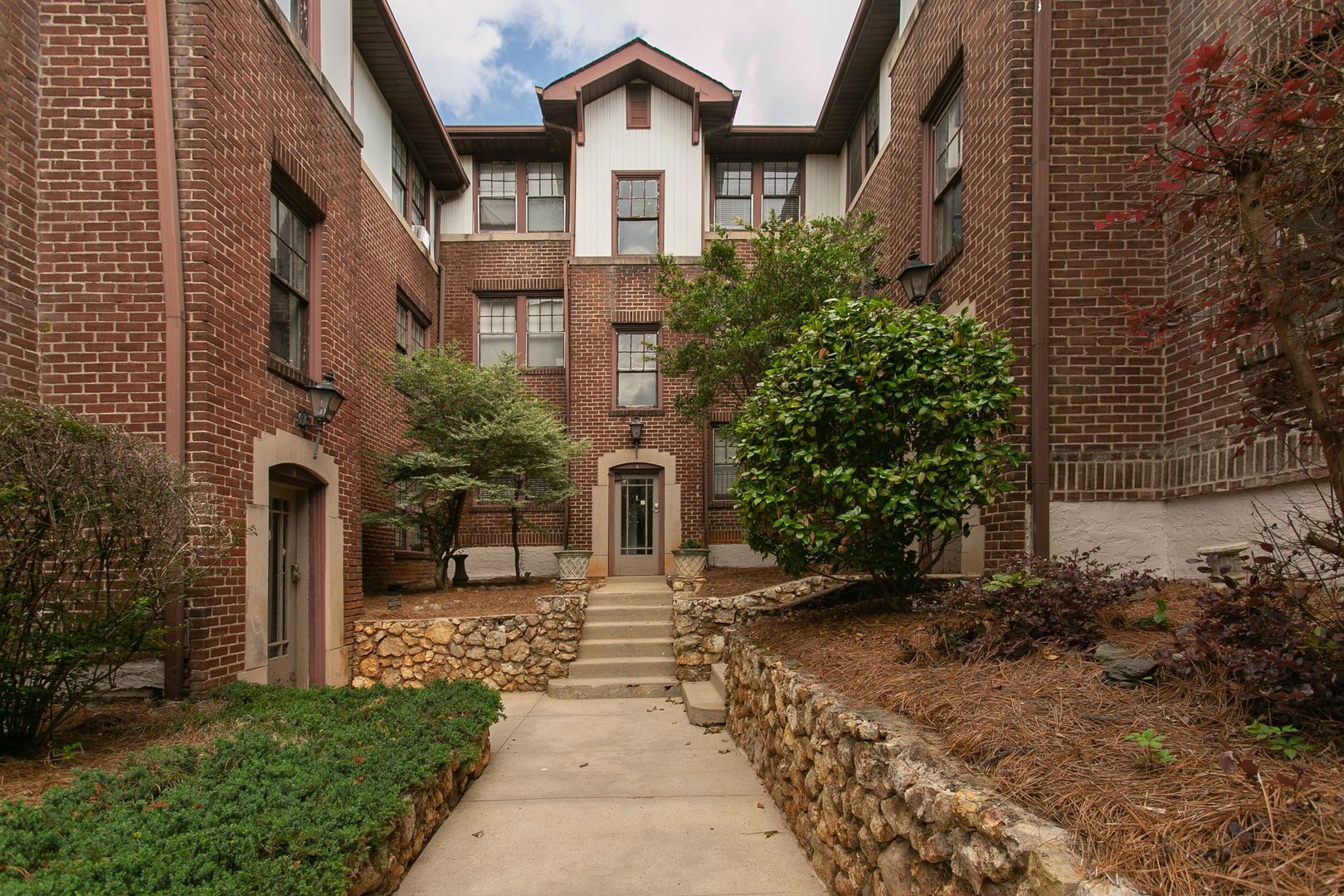Birmingham Apartment: 2525 Highland Ave S