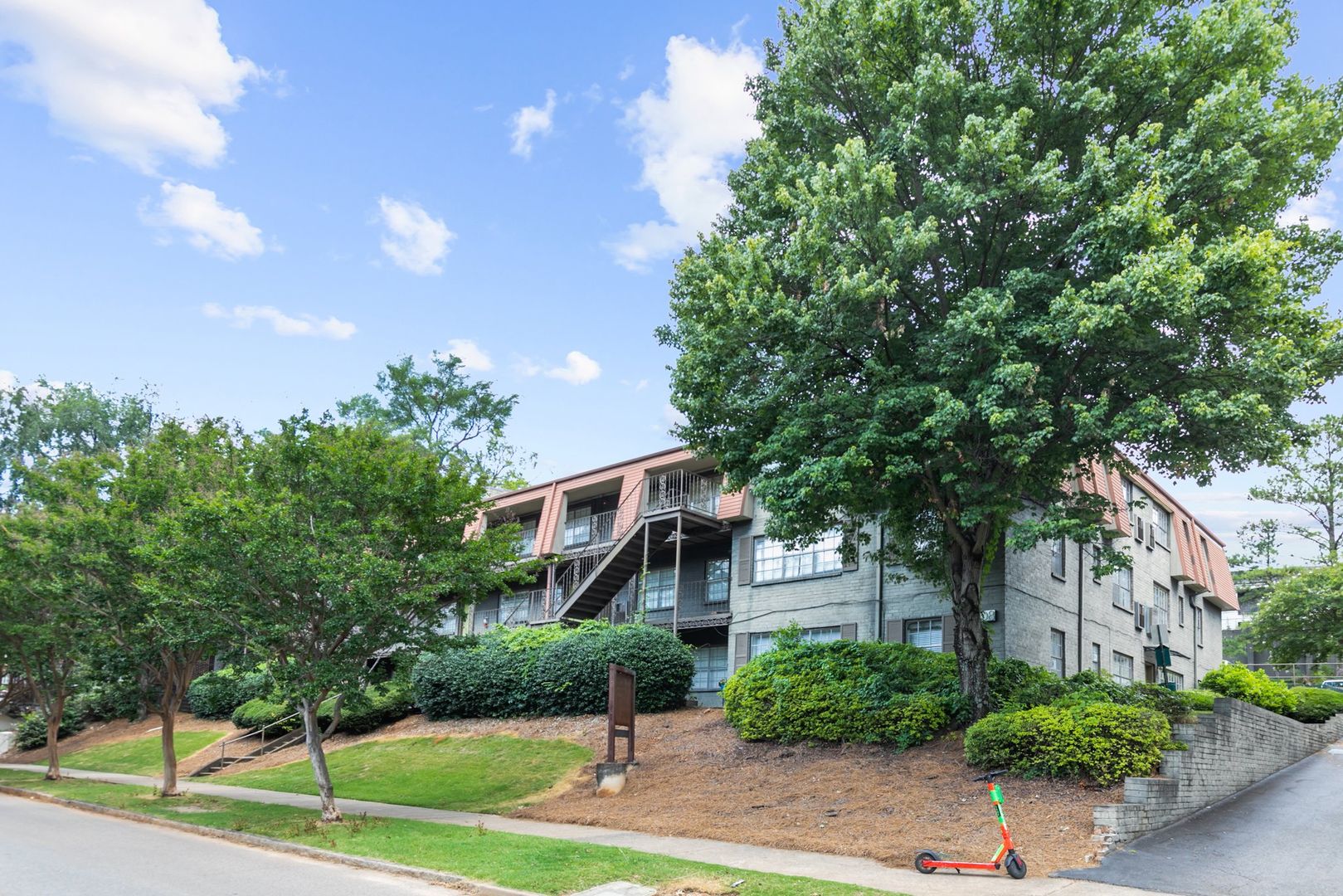 Birmingham Apartment: 1608-1620 14th Ave S