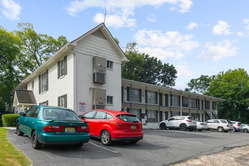 Cliff Place - 1 Bedroom / 1 Bathroom, Top Floor – photo 1