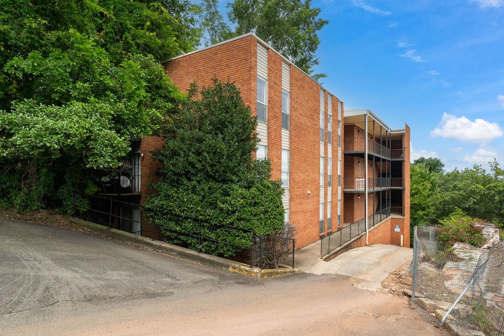 Birmingham Apartment: 1933 16th Avenue South