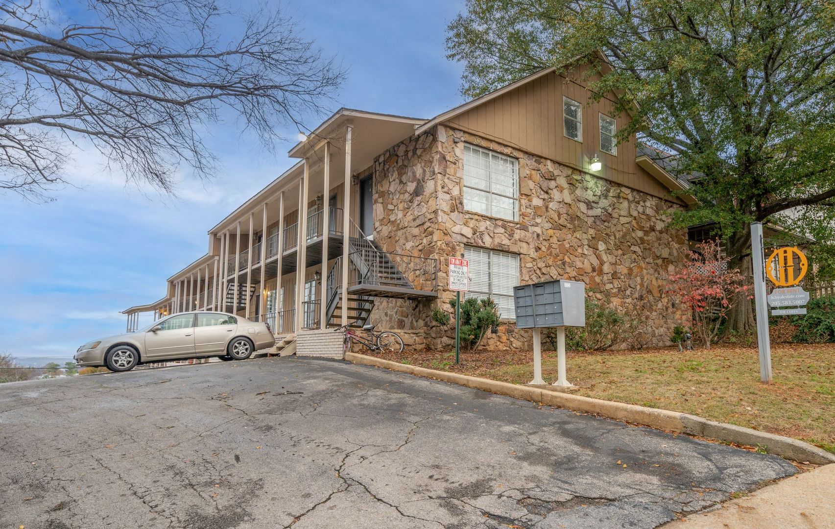 Birmingham Apartment: 3320 Cliff Road