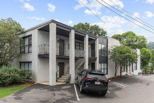 Fox Hall - 2 Bedroom / 2 Bathroom, Top Floor – photo 1