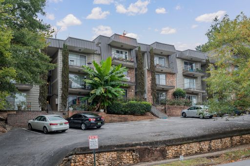 Cliff Highlands - 1 Bedroom / 1 Bathroom, Ground Level – photo 1