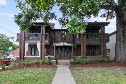 Historic Greenview - 2 Bedroom / 2 Bathroom Apartment with Patio – photo 1