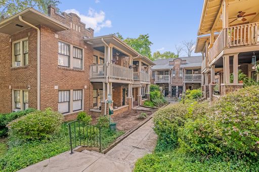 Highland Court II - 1 Bedroom / 1 Bathroom – photo 1