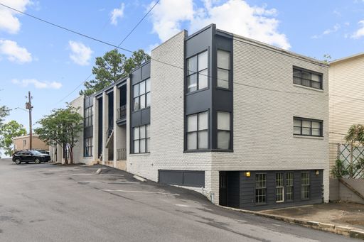 Fox Hall - 2 Bedroom / 1 Bathroom – photo 1
