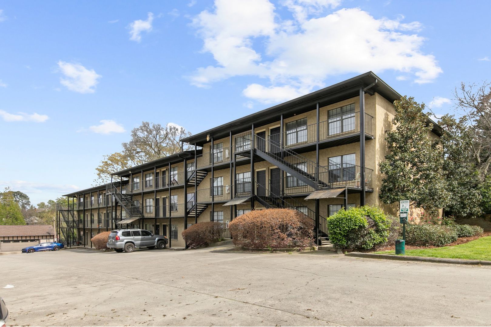 Birmingham Apartment: 909 30th St S