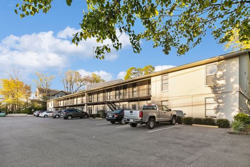 Glen Iris Place - 2 Bedroom / 1 Bathroom Apartment, Ground Level, Street Side – photo 1
