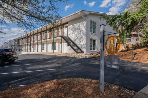 Cliff Manor - 2 Bedroom / 1 Bathroom, Ground Level – photo 1