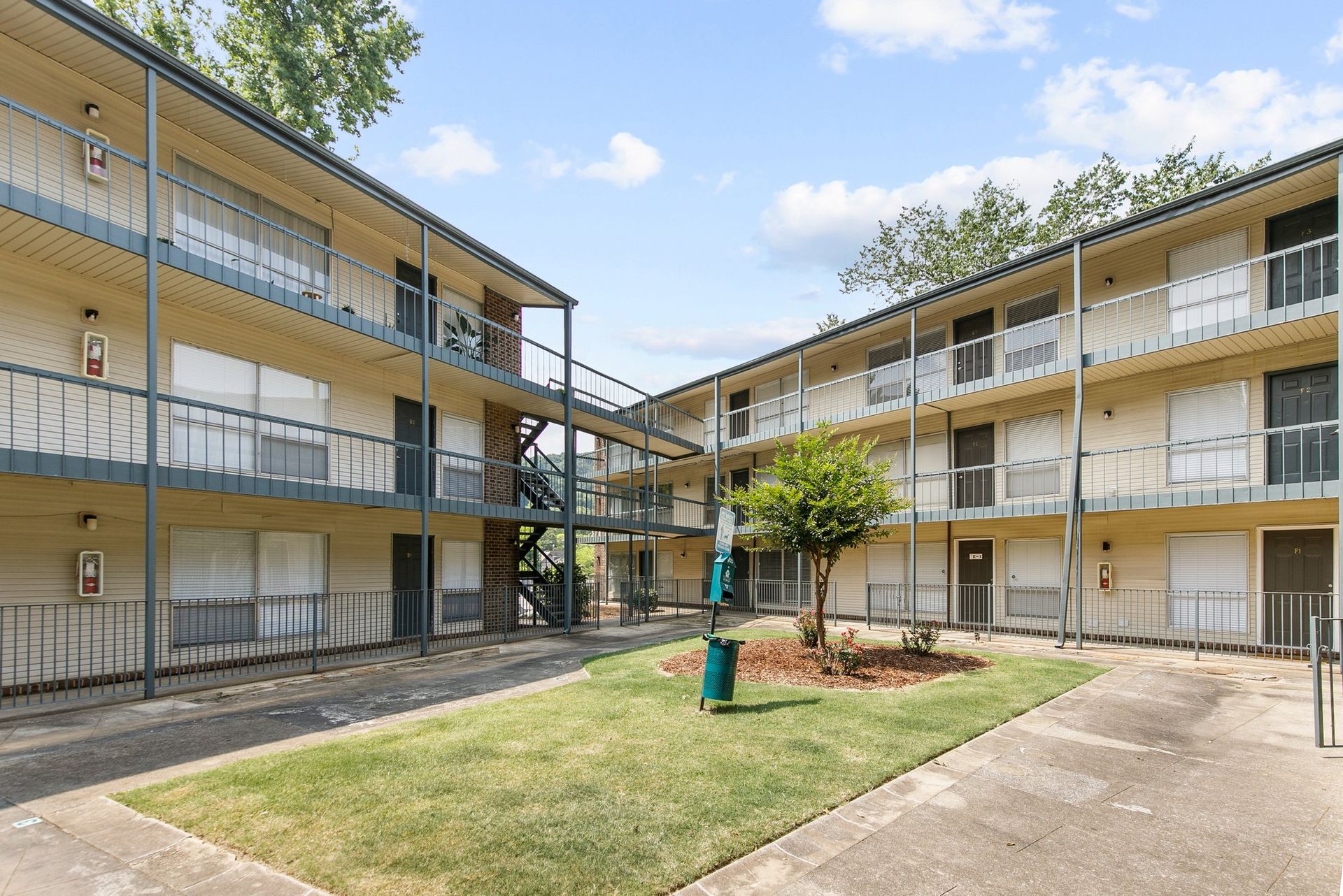 Birmingham Apartment: 1504 14th Ave S