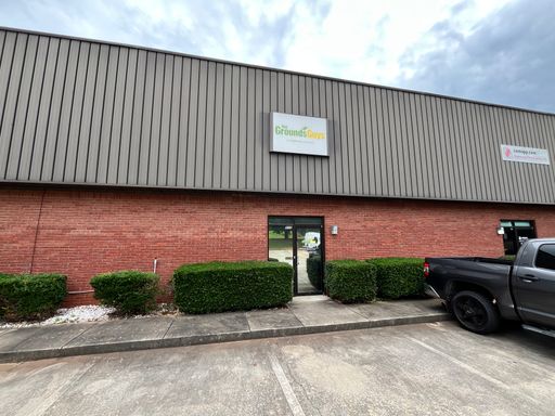 Rare Small-Bay Flex Space with Office Buildout & Drive-In Loading Near I-75 – photo 1