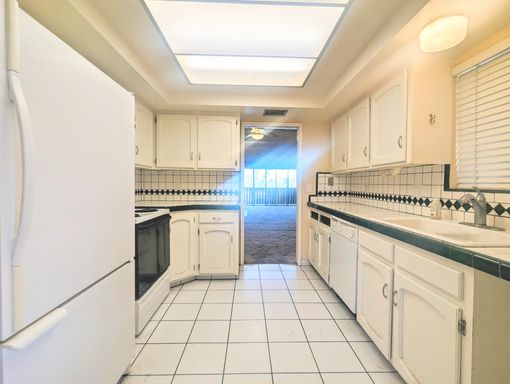 Stunning 2Bed/2Bath Condo at El Conquistador, near El Con Mall!! – photo 1