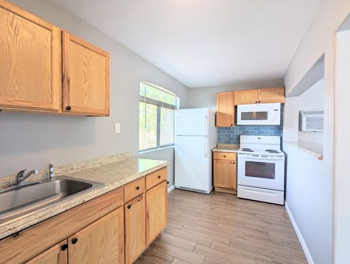 Renovated studio/1bath + a private yard at the Keeling neighborhood! – photo 1