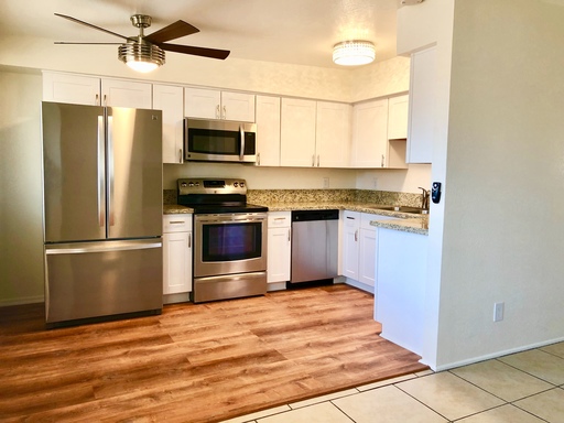 Beautifully renovated 2bd/1bath brick home in central Tucson, with mountain views! – photo 1