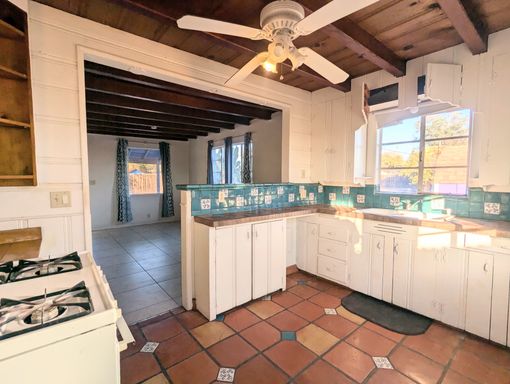 Adorable 1bed/1bath duplex w/ breakfast nook, gated community in central Tucson! – photo 1