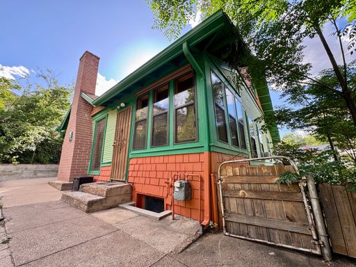 Stunning, furnished 4bed/2bath brick home + mountain views and office/den, Old Bisbee!