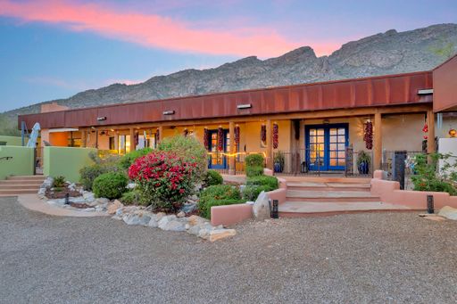 Desert Luxury, Fully Furnished 4 bed/3 bath Foothills Retreat!! – photo 1
