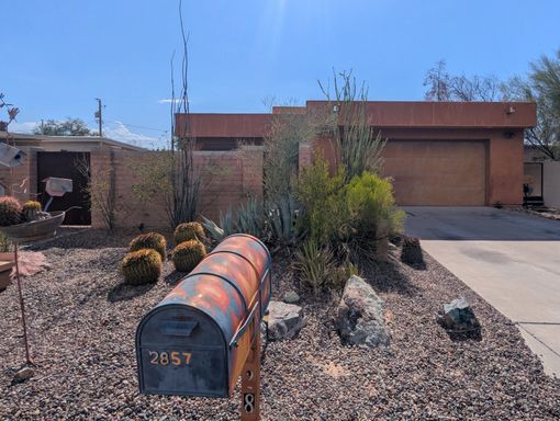 Deluxe 3bed/2bath home, solar included + xeriscape backyard at the Vista Del Monte! – photo 1