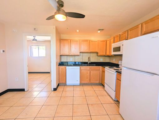 Pleasant 1Bd/1Ba w/ an enclosed yard in Miramonte, University Area! – photo 1