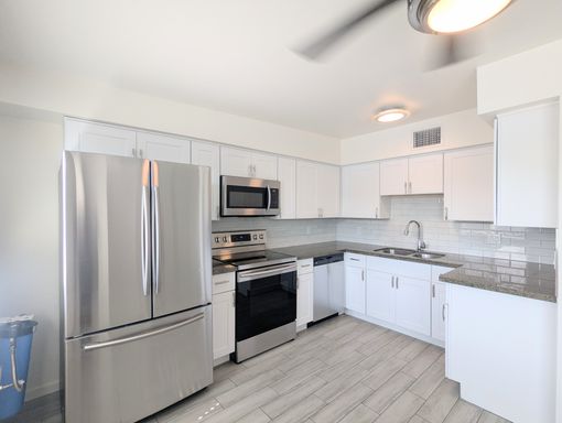 Beautifully renovated 2bd/1bath brick home in central Tucson, with mountain views! – photo 1