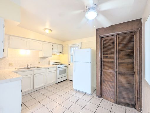 Beautiful brick, 2bd/1bath home at Limberlost, near the Tucson Mall! – photo 1