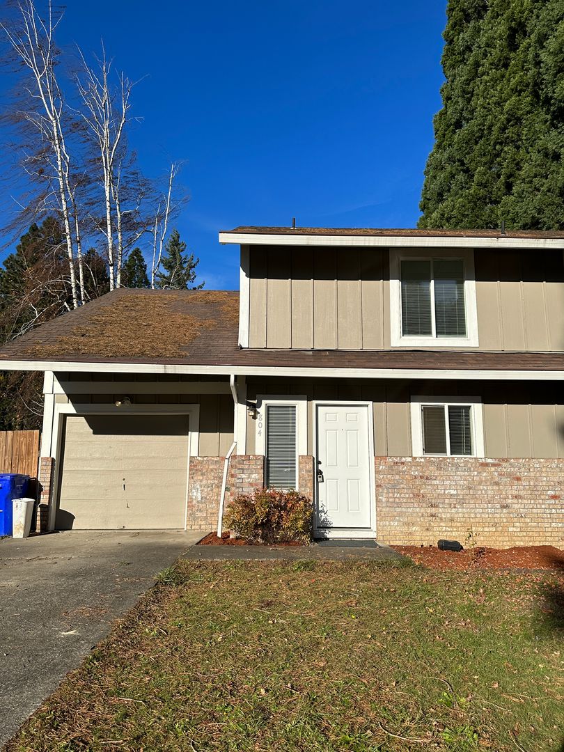 Gresham Multiplex: 804-814 SE Cochran Dr