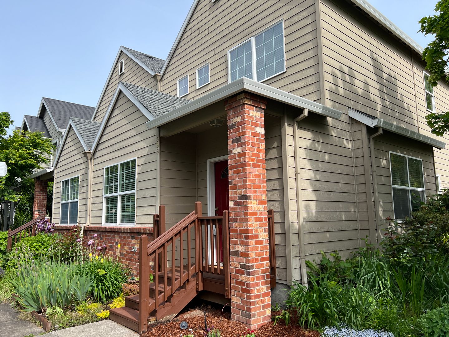 Portland Townhome: 533 NE Suttle St