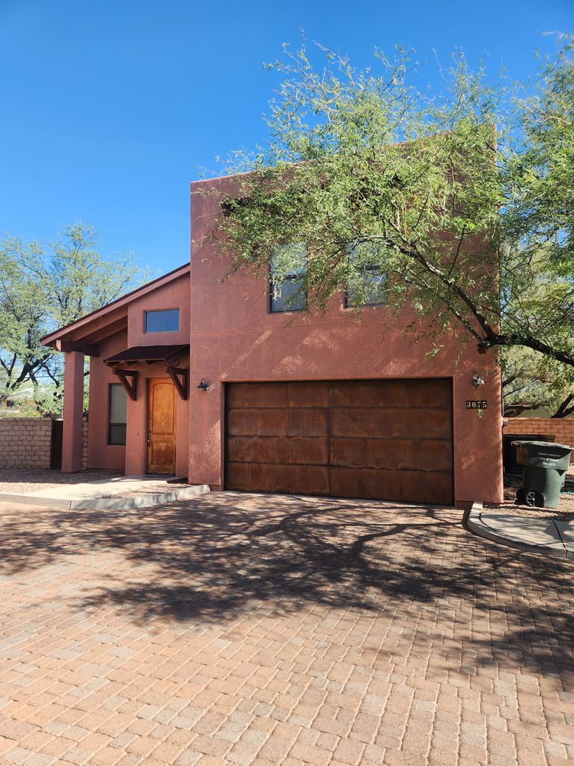 Tucson House: 3075 N. Presidio Park Place