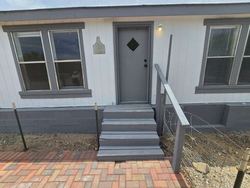 HUGE PRIVATE LOCATION 3 BEDROOM 2 BATH HOME!! Horse property – photo 1