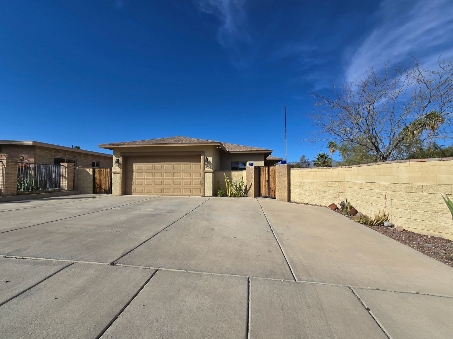 Tucson House: 9035 E Calle Kuehn