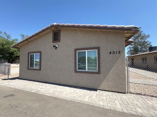 TOWNHOME AVAILABLE 2BD/1BA ALL TILE FLOORING!!! WON'T LAST!! – photo 1