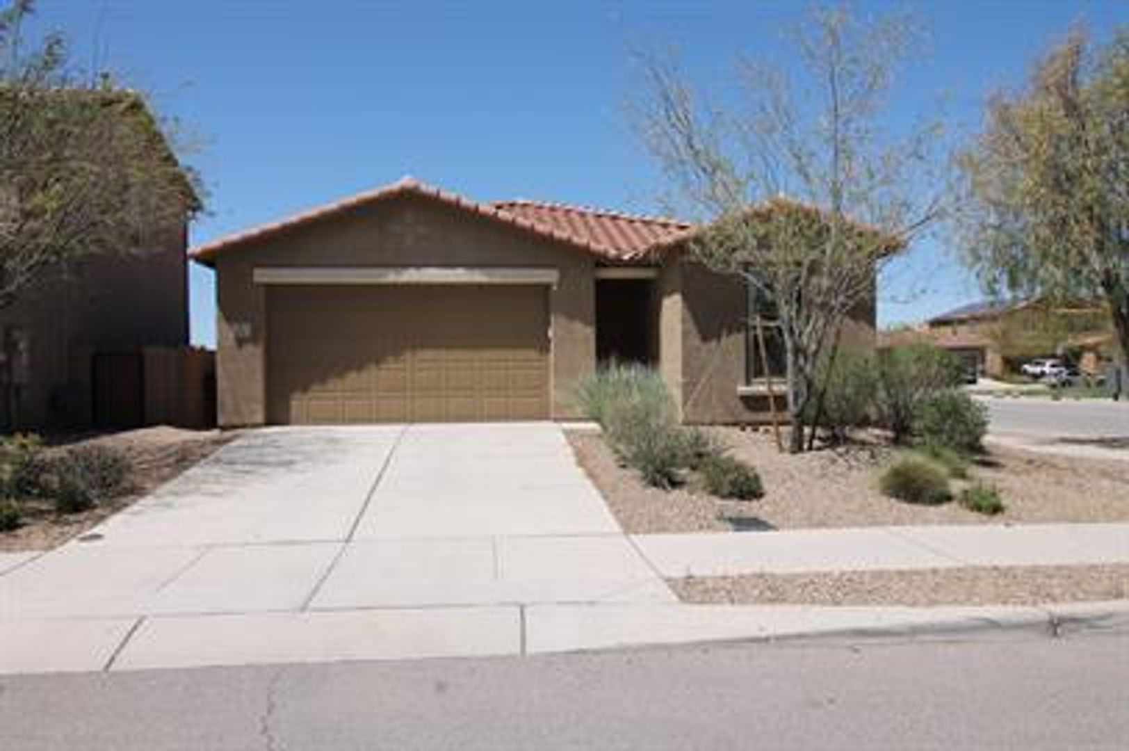 Tucson House: 6420 East Via Jardin Verde