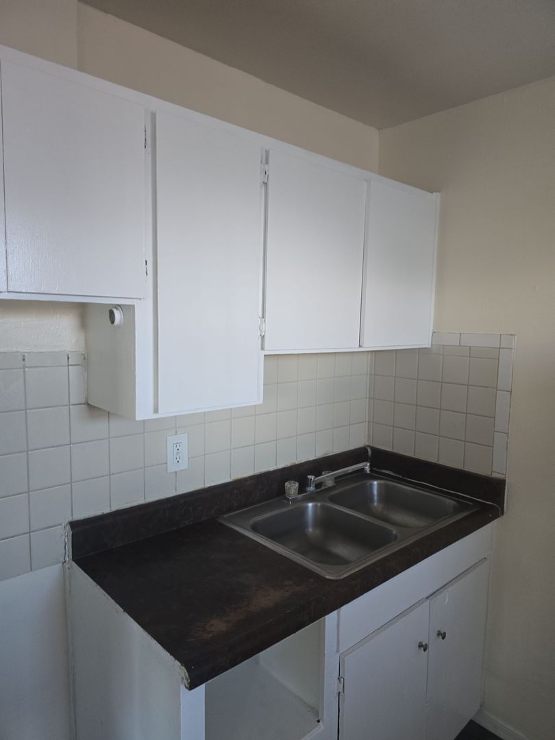 Tucson Apartment: 125 East 34th Street