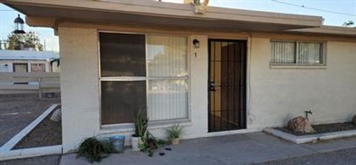 1bd/1ba Apartment With Private Yard – photo 1