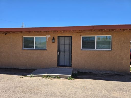 SPACIOUS 2BD/1BA DUPLEX HOME AVAILABLE NOW!! – photo 1