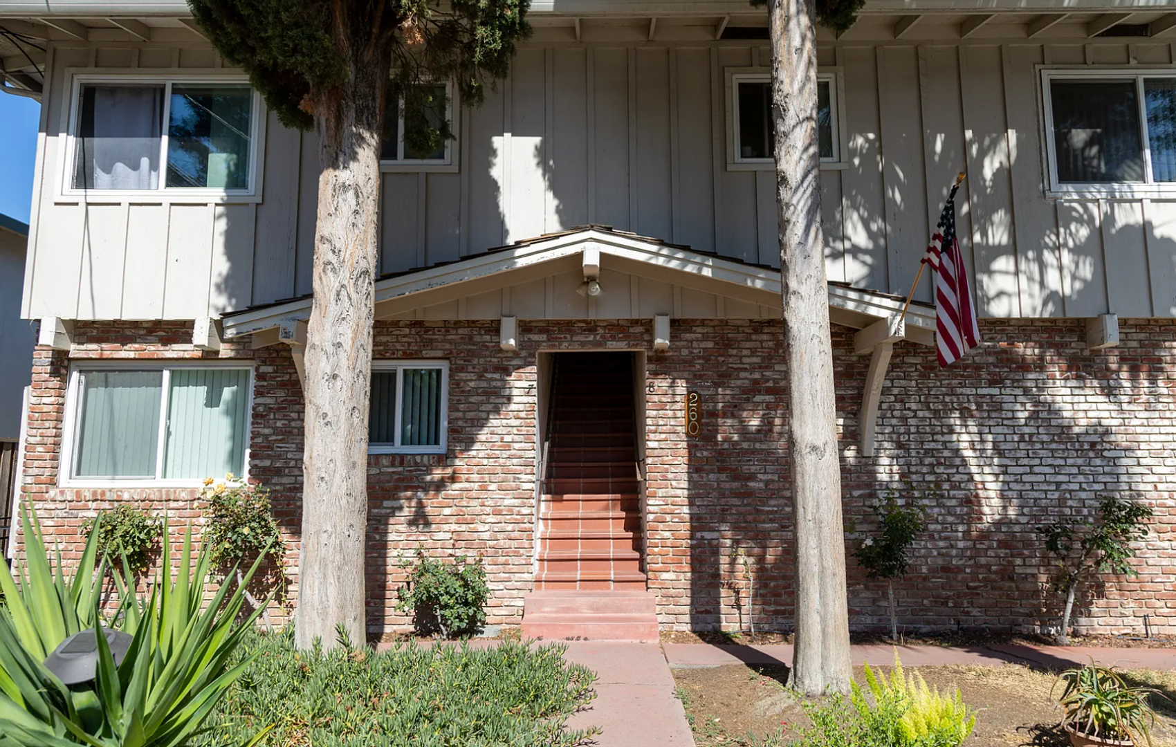 Mountain View Apartment: 260 Chiquita Ave